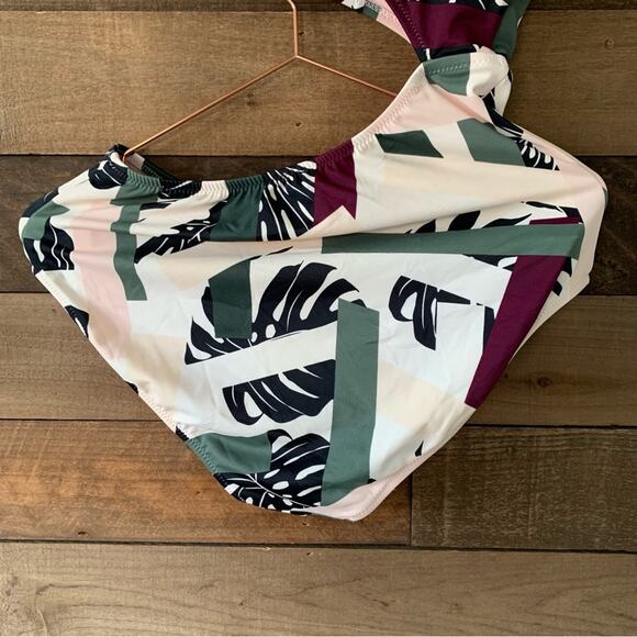 Athleta Women's Geo Cut Out One Piece Swimsuit in Tropical Palm Print - Picture 8 of 11